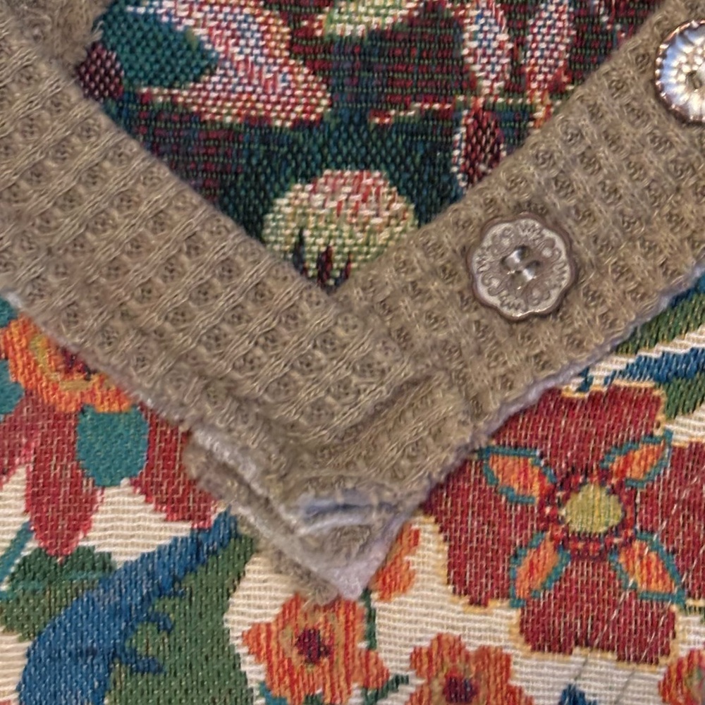 POL Multicolor and Patterned Patchwork V Neck The… - image 10